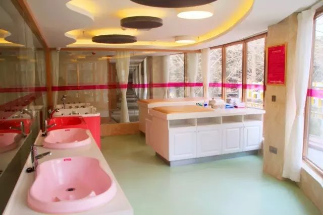 重慶豪華“金月匯精致月子會(huì)所”裝修合同簽訂